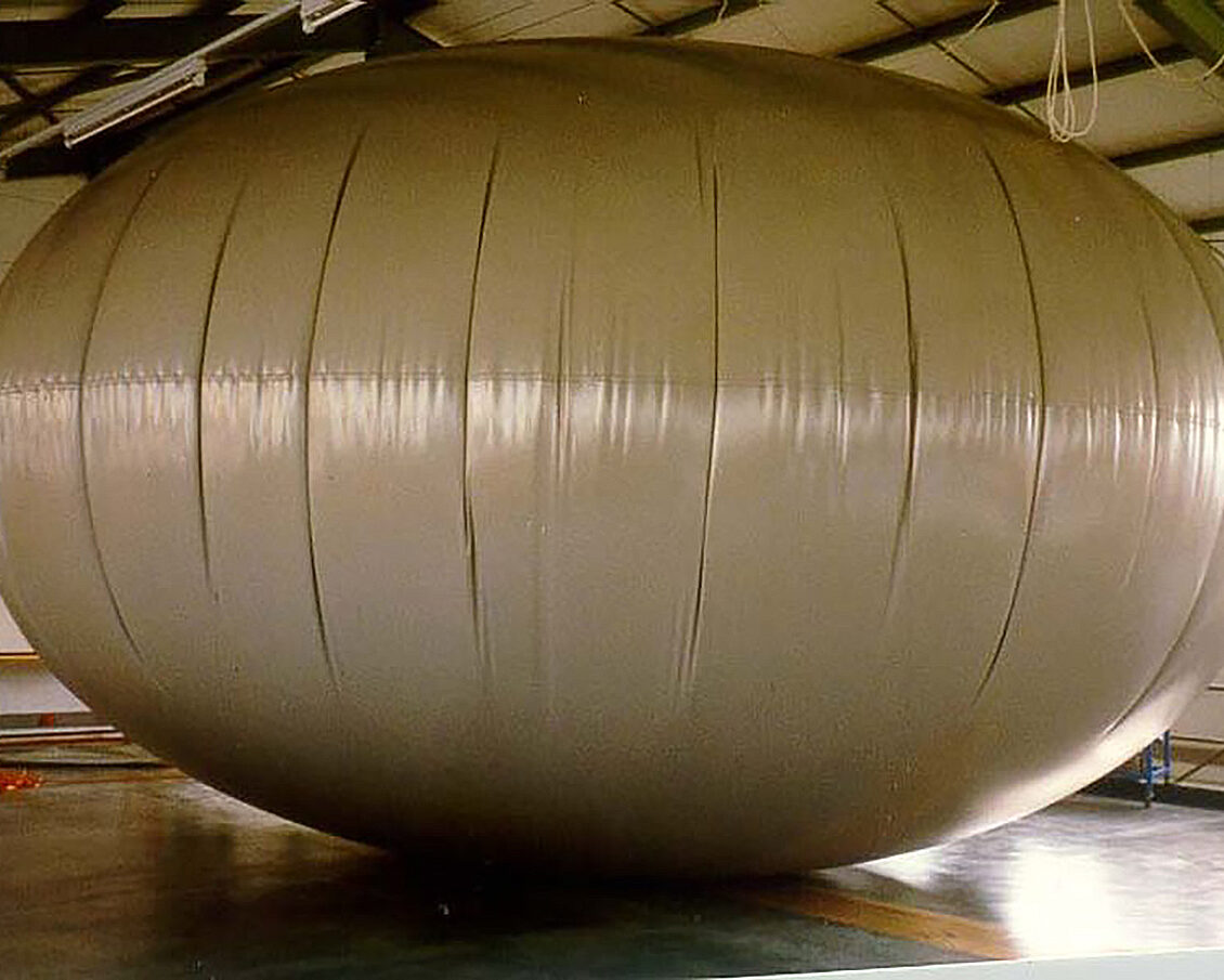 Biogas-Rundspeicher / Biogas storage balloon