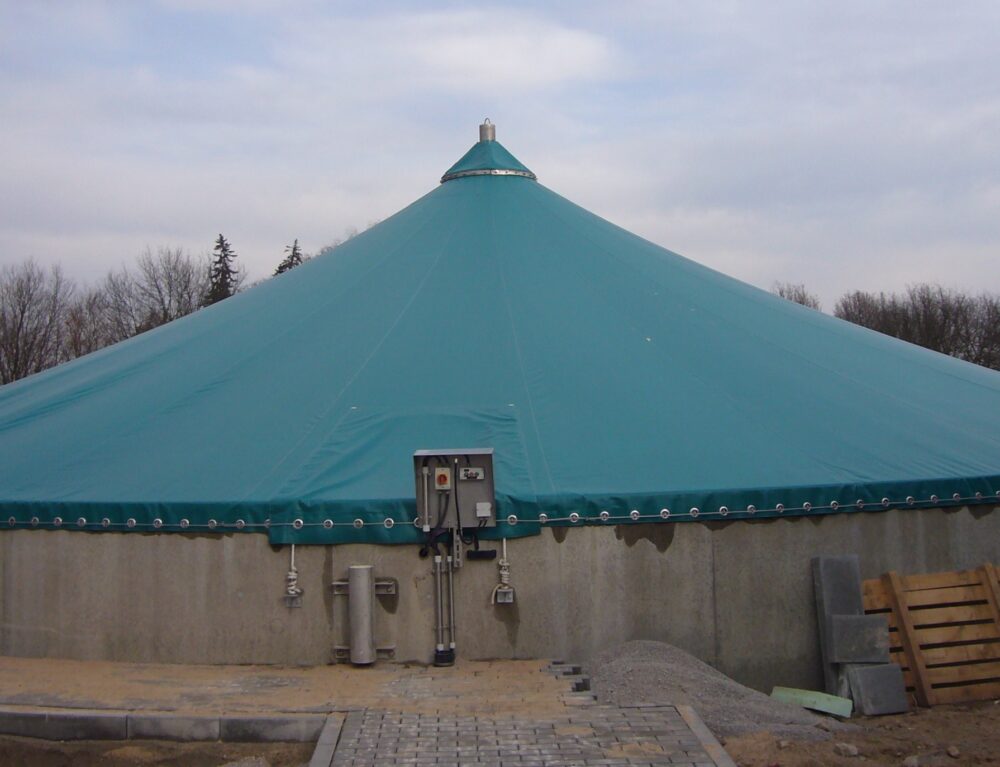Güllebeckenabdeckung / manure tank roof